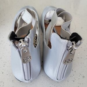 Daisy Fuentes Russo silver flats
